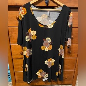 Short sleeve floral top